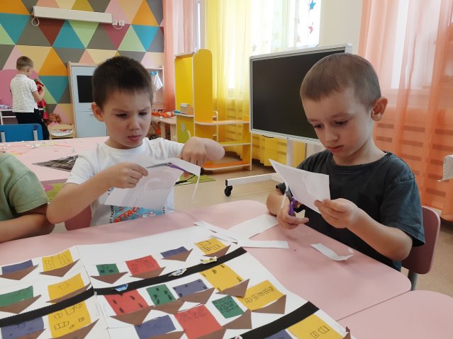 Аппликация в группе № 9 «Лучик».