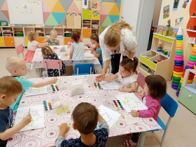 Рисование.  Тема: Листья жёлтые летят»