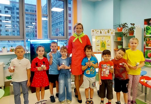 Поделка из сосновой шишки «Ангелочек»