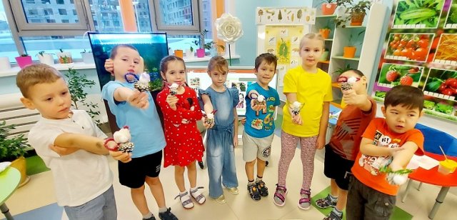 Поделка из сосновой шишки «Ангелочек»