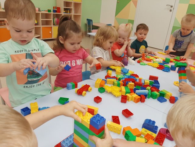 «Дом - башня из кубиков одного размера»